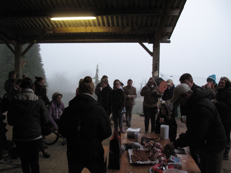 Moment de convivialité pour se réchauffer, gateaux café...