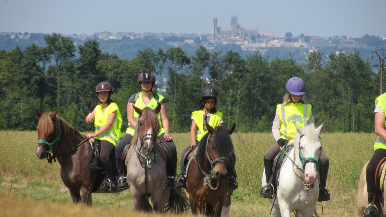 Une belle equipe avec en second plan la montagne couronnée