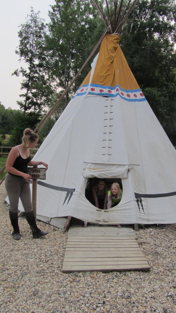 Visite de la réserve et instalation dans les tipis pour les cavaliers